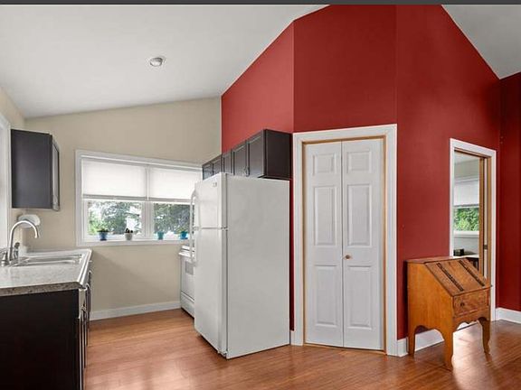 4th image of 15 West Ln #2
