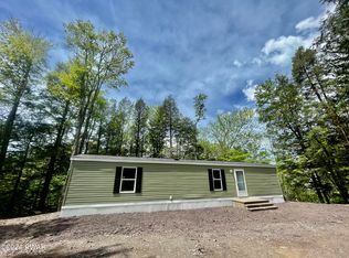 19 Keystone Rd, Gouldsboro, PA 18424