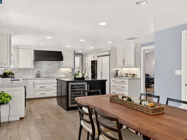 2207 Martin Ave — Photo 37