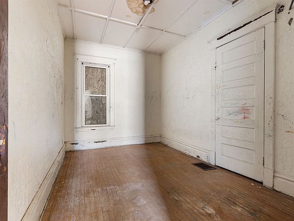 5th image of 1014 11th Ave