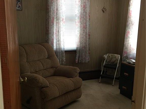5th image of 28 Baird Ave