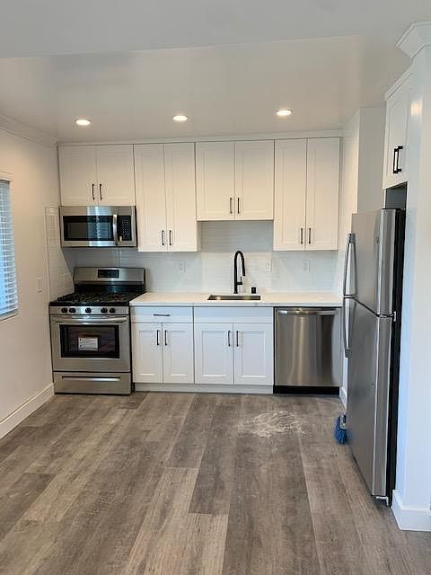 1st image of 4132 Grand View Blvd #21