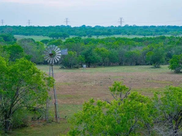 County Road 404, Floresville, TX 78114