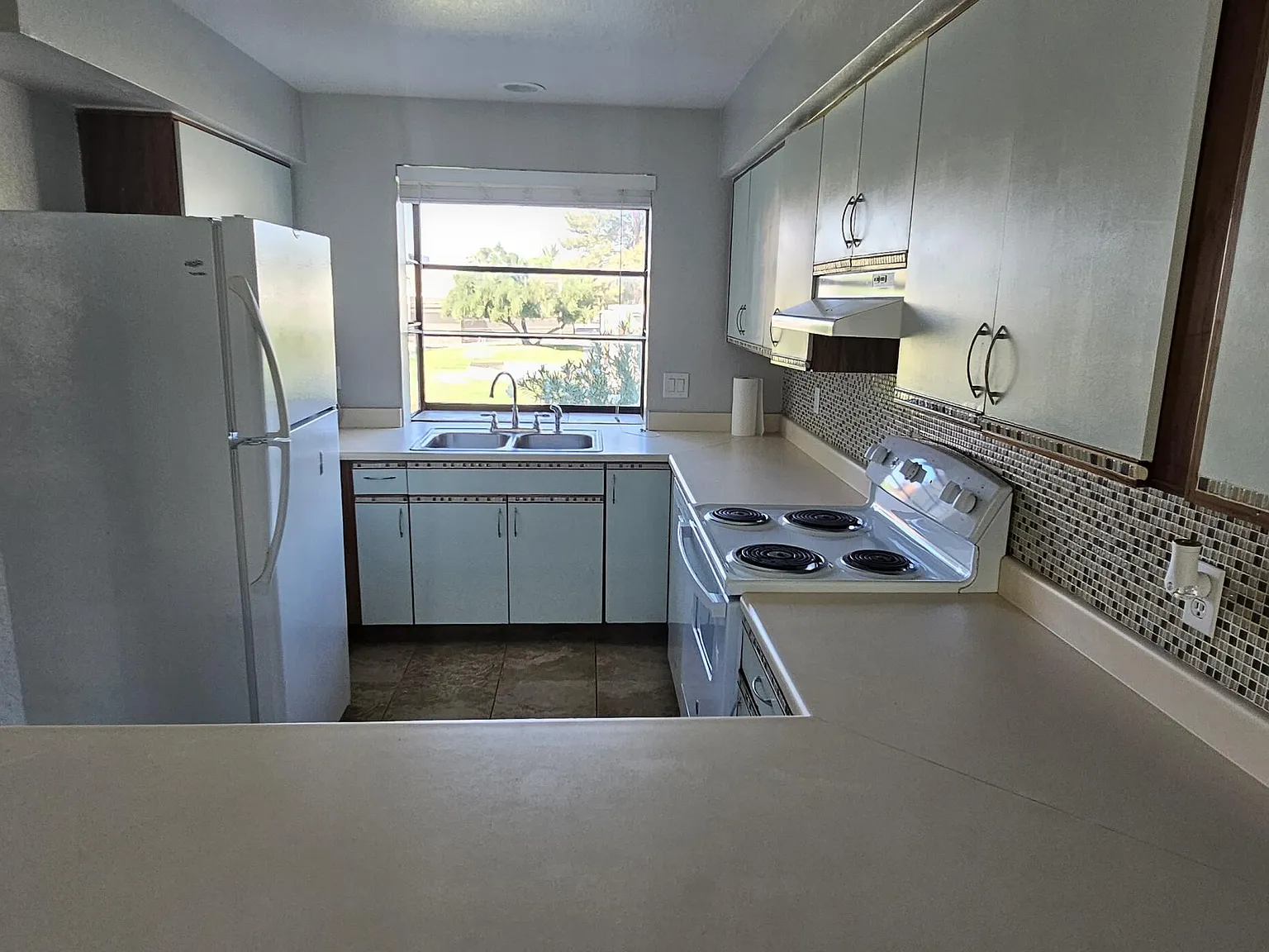 2 bed, 1.5 bath, 1022 sqft, $1,695 — Photo 3