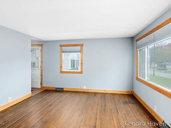 5th image of 694 Kendalwood St NE