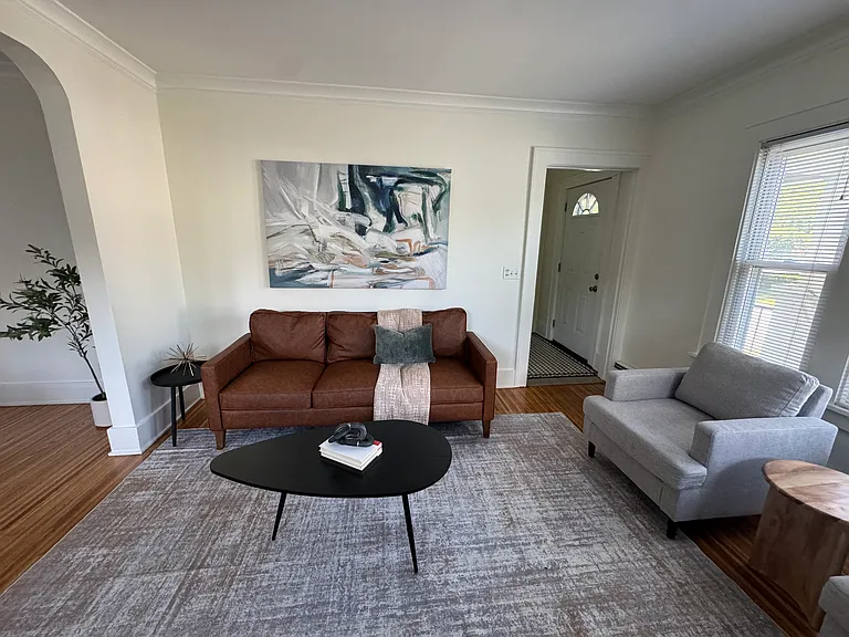 125 Redfern Dr — Photo 5