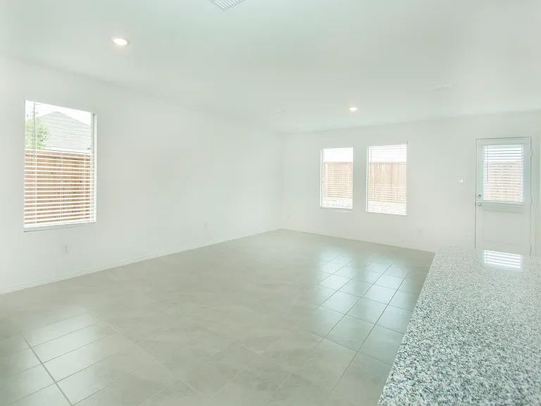 2905 Kings Table Ct — Photo 5