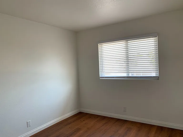 1418 N Elderberry Ave — Photo 12