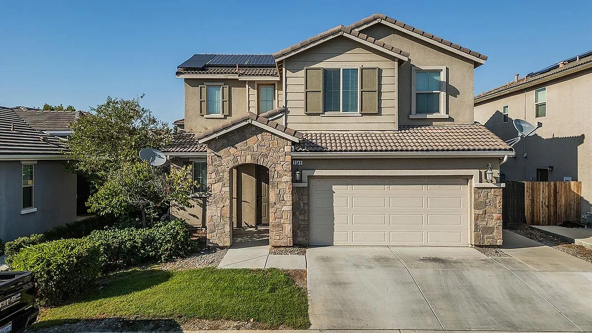 4 bed, 3.0 bath, 1797 sqft, $3,300 — Photo 1