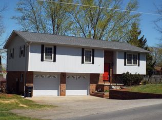 816 Peterson Ln, Maryville, TN 37803