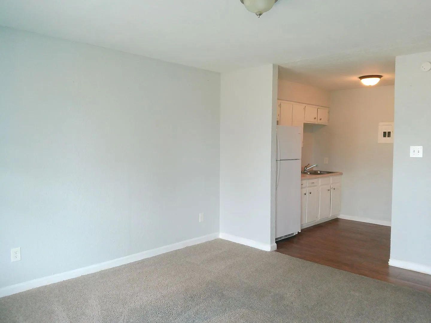 2026 Waldron Unit 203 - 1/Bed 1/Bath - $695/month — Photo 2