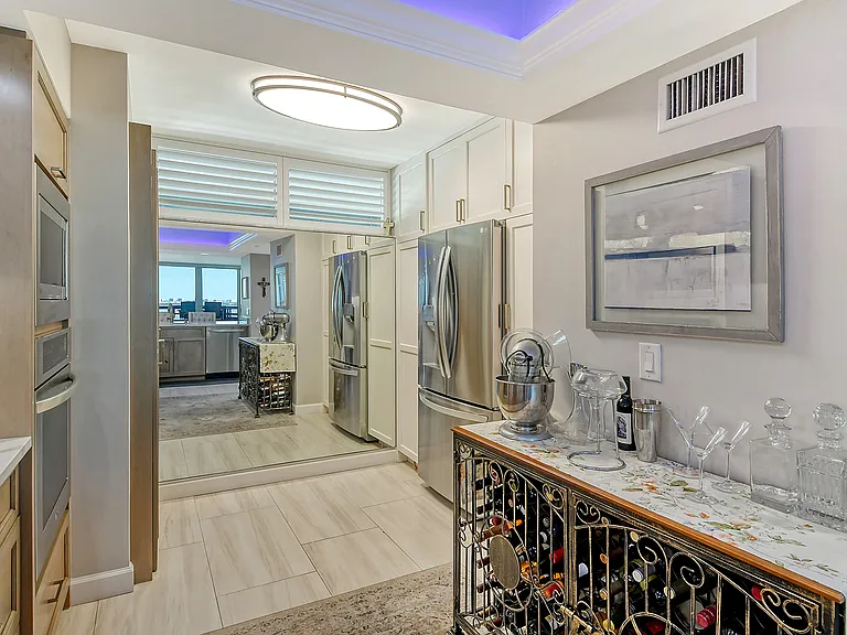 888 Boulevard Of The Arts — Photo 22