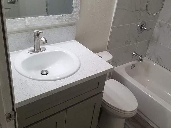 5th image of 526 N Oxford Ave APT 4