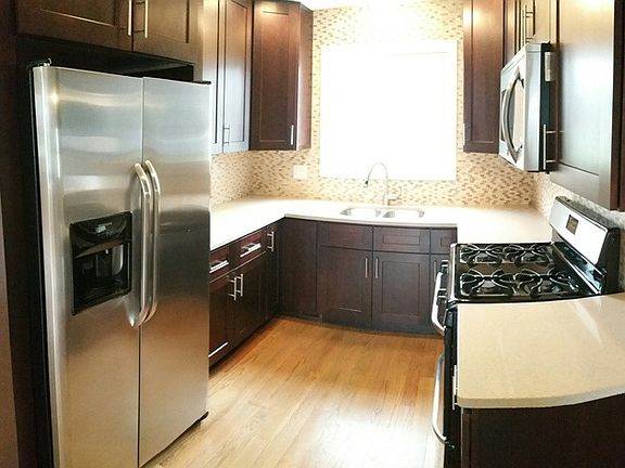 5th image of 2025 Scott St