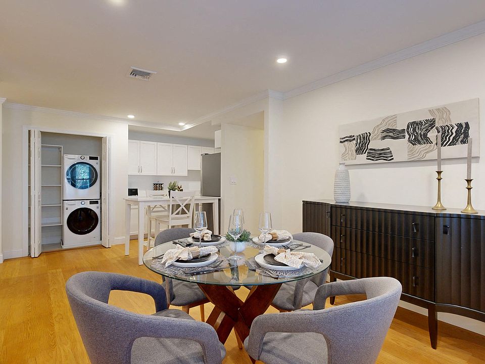 Waterfall Hills - Kitchen and Dining Area
