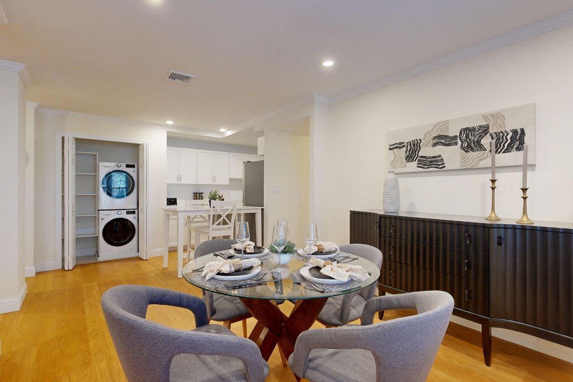 Waterfall Hills - Kitchen and Dining Area