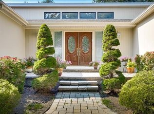 1 Mabley Ct, Pomona, NY 10970