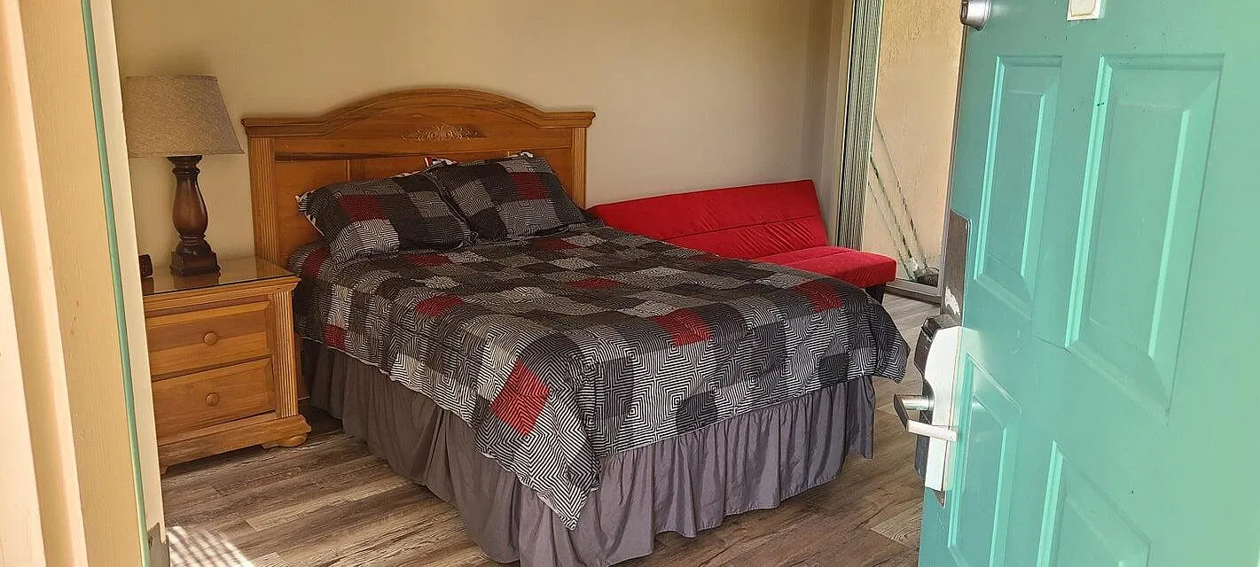 Studio, 1.0 bath, 350 sqft, $990 — Photo 3