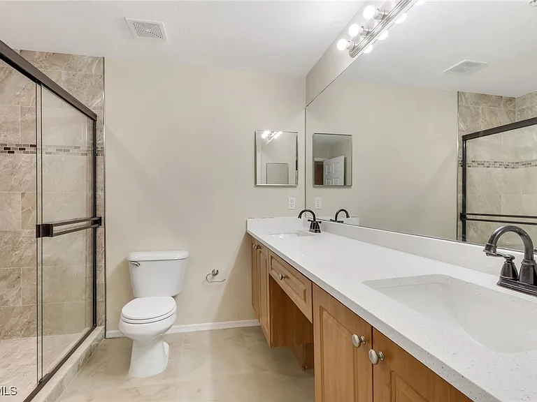 9025 Colby Dr #2111 — Photo 17