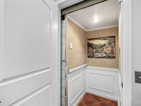 3rd image of 1464 Riverside Dr