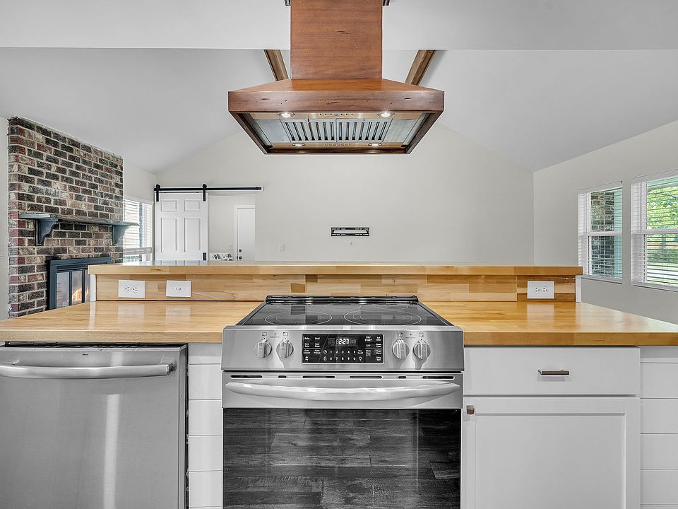 1st image of 301 Huntsman Dr
