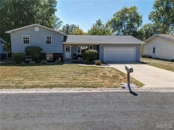 1632 24th St, Highland, IL 62249