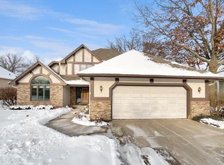 949 Lawnview Ave, Shoreview, MN 55126