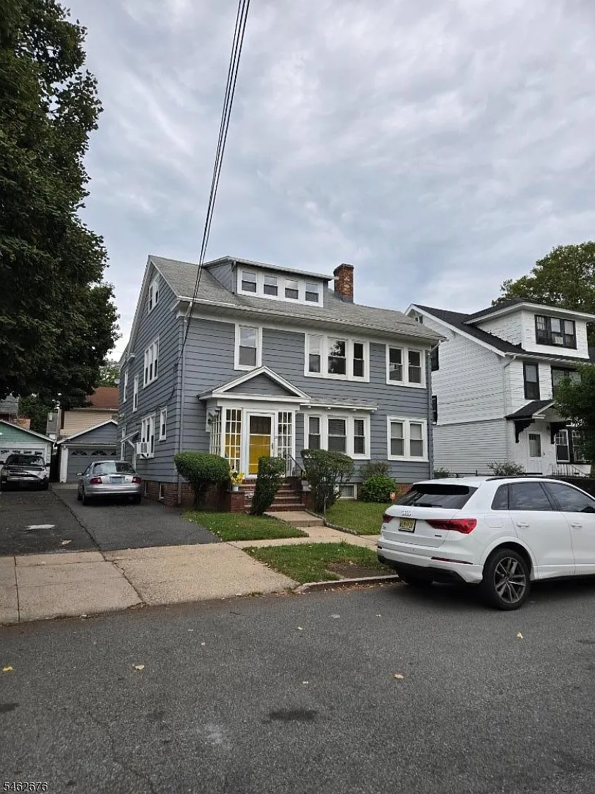 3 bed, 1.0 bath, 99999 sqft, $2,500 — Photo 2