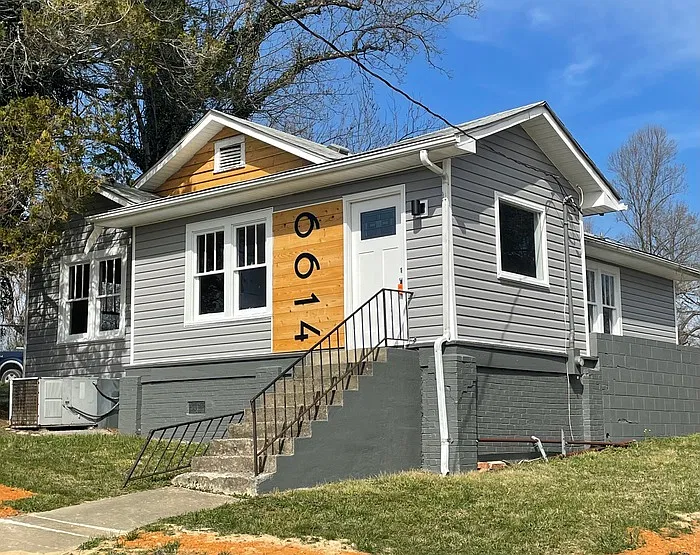 3 bed, 1.0 bath, 1200 sqft, $1,275 — Photo 1