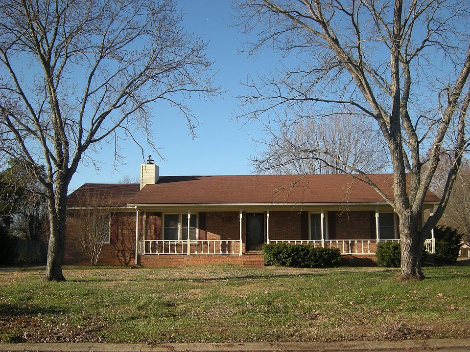 1st image of 2411 Ravenwood Dr