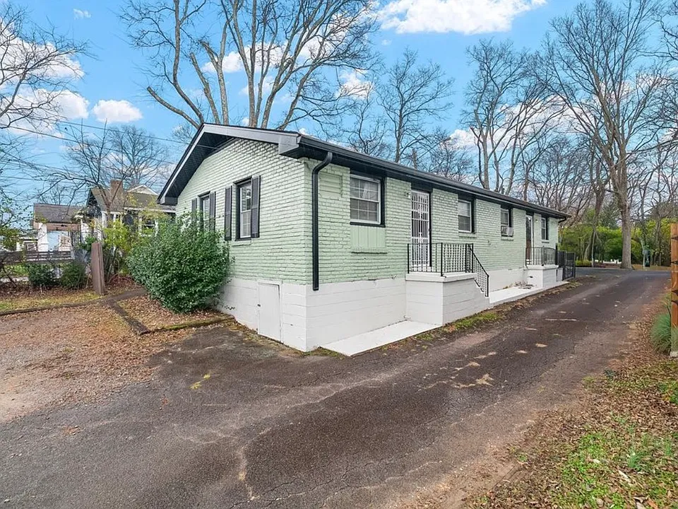 319 Morton Ave #A