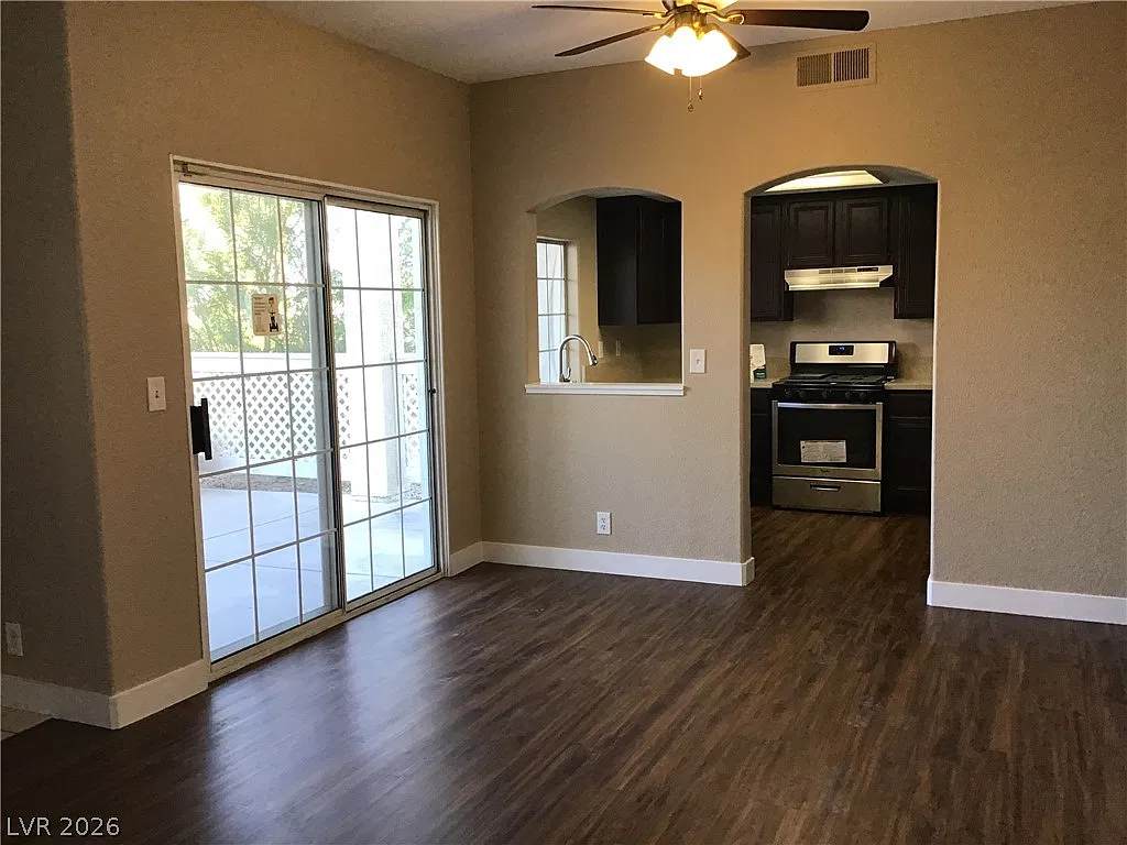 2 bed, 2.0 bath, 950 sqft, $1,450 — Photo 2