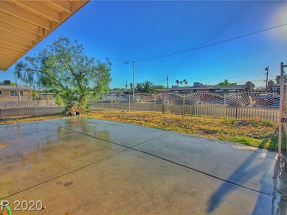 3rd image of 1100 Magnolia Ave