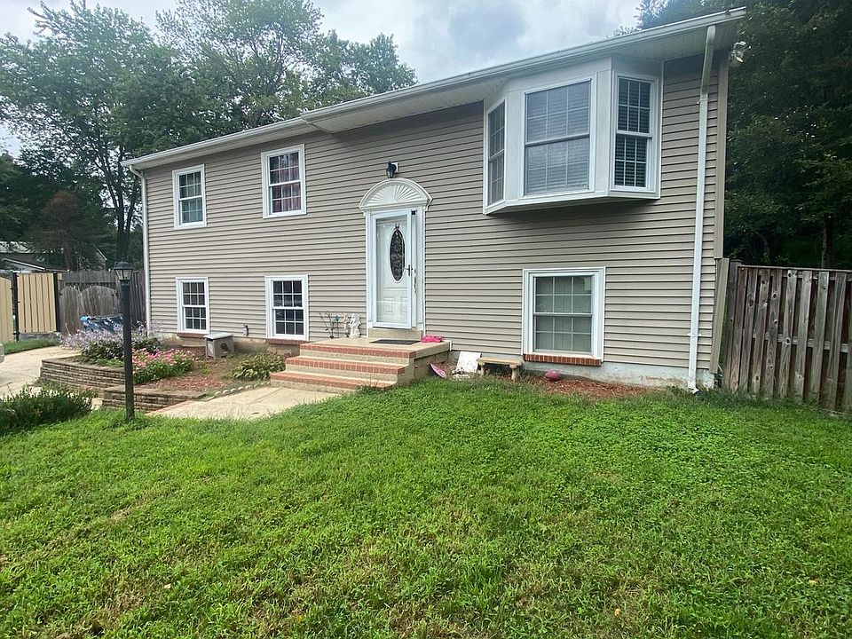 1st image of 13730 Marilyn Ct