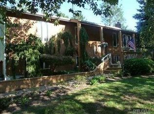 216 Northfield Rd, Hauppauge, NY 11788