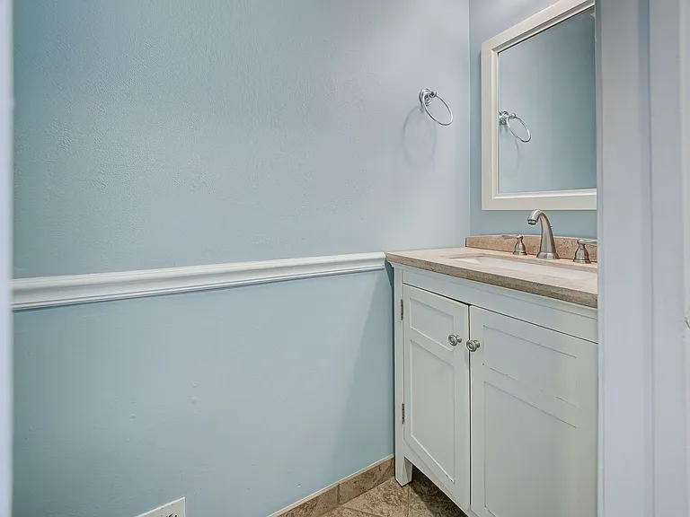 96 Versailles Ct — Photo 16