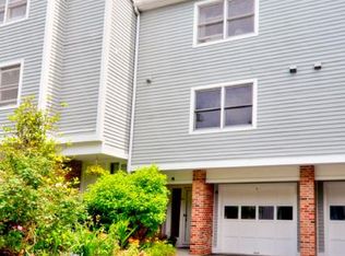 351 Pemberwick Rd APT 704, Greenwich, CT 06831