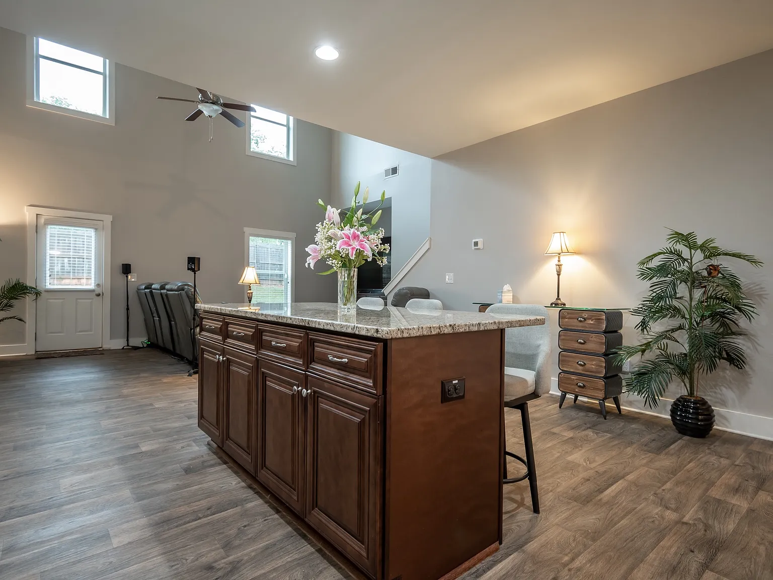 2 bed, 2.5 bath, 2400 sqft, $3,000 — Photo 4