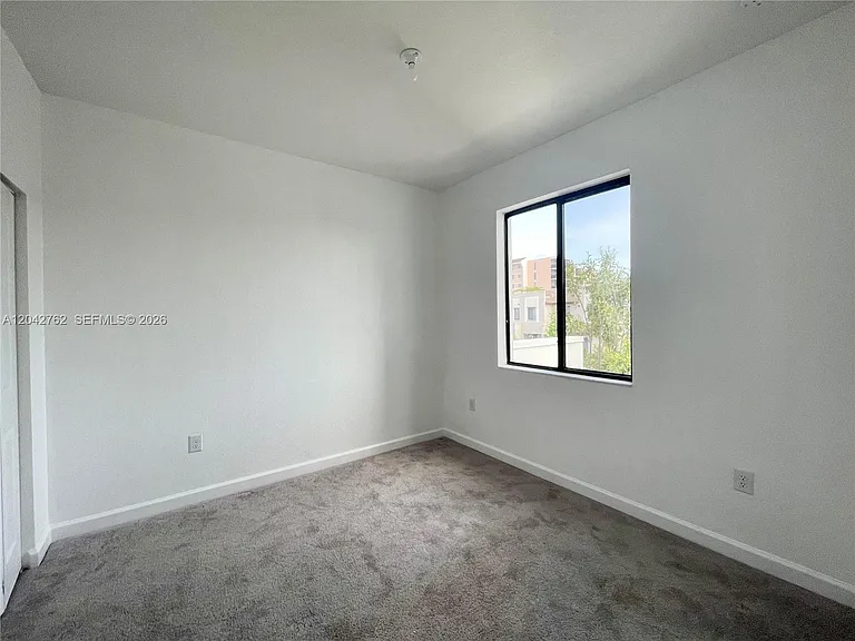 307 NE 208th Ter — Photo 6