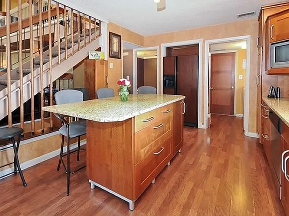 5th image of 105 Kelly Dr
