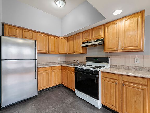5th image of 9 Madison Ave APT 2