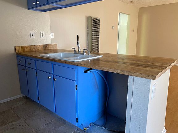 3rd image of 6624 Woodley Ave #209