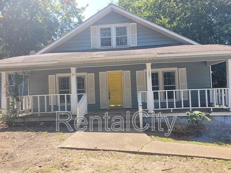 1st image of 1221 Woodlawn Ave