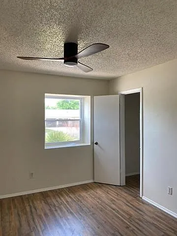 411 Buckboard Blvd — Photo 10
