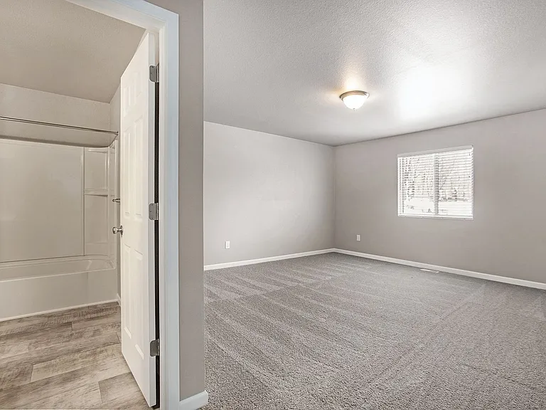 910 Maycroft Rd — Photo 15