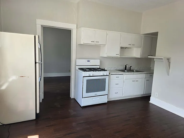 25 1st Ave SW #1 — Photo 2