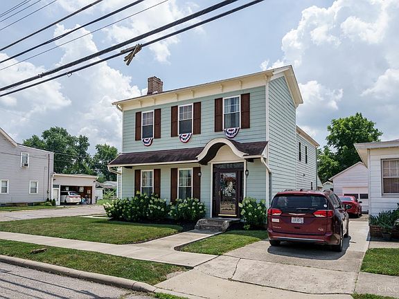 3rd image of 418 E Broadway St