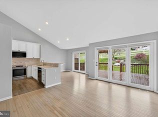 126 Steeplechase Dr, Elverson, PA 19520
