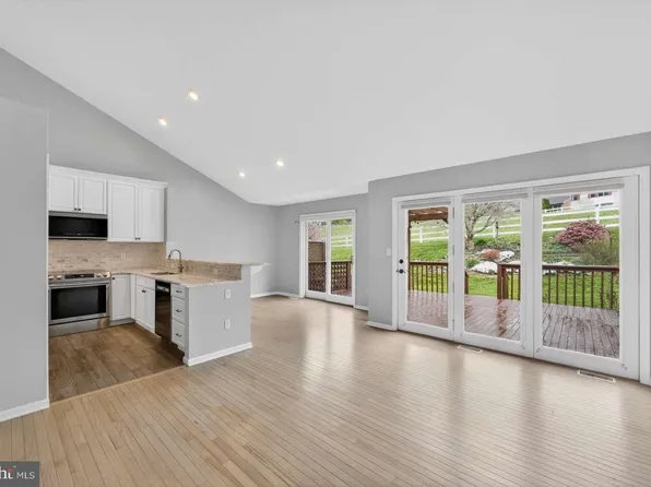 126 Steeplechase Dr, Elverson, PA 19520