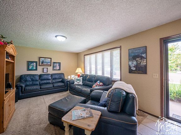 5th image of 2207 N Apache Dr